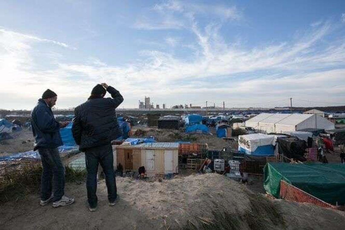 Uchodźcy w Calais nękają przewoźników z Białej Podlaskiej. "Wybijają szyby, tną plandeki"