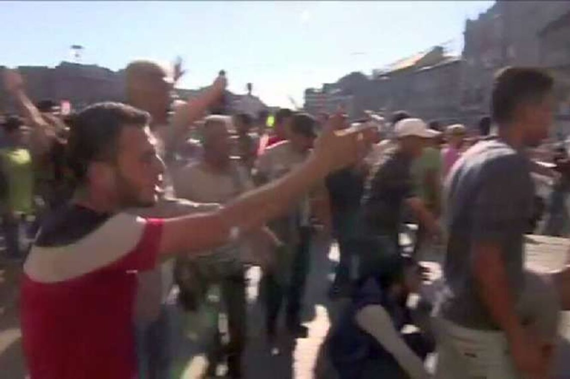 Uchodźcy w Europie. Jeszcze nie ma kryzysu na polskiej granicy. Kopacz: "Jesteśmy gotowi na każdy wariant" Uchodźcy w Europie. Jeszcze nie ma kryzysu na polskiej granicy. Kopacz: "Jesteśmy gotowi na każdy wariant"