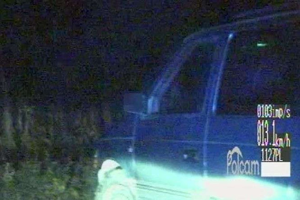 Ucieczka przed radiowozem zakończona w polu. Kierowca miał sporo na sumieniu