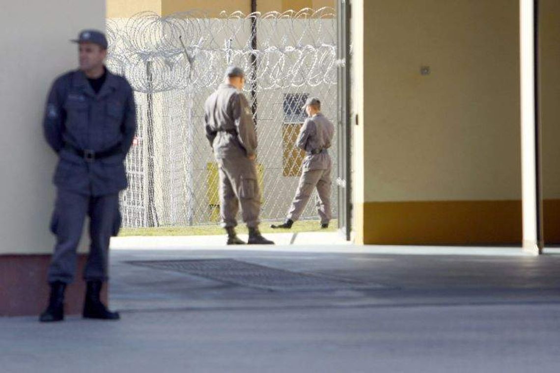 Ucieczka z więzienia niczym z Vabank. Uciekiniera podwiózł strażnik Ucieczka z więzienia niczym z Vabank. Uciekiniera podwiózł strażnik