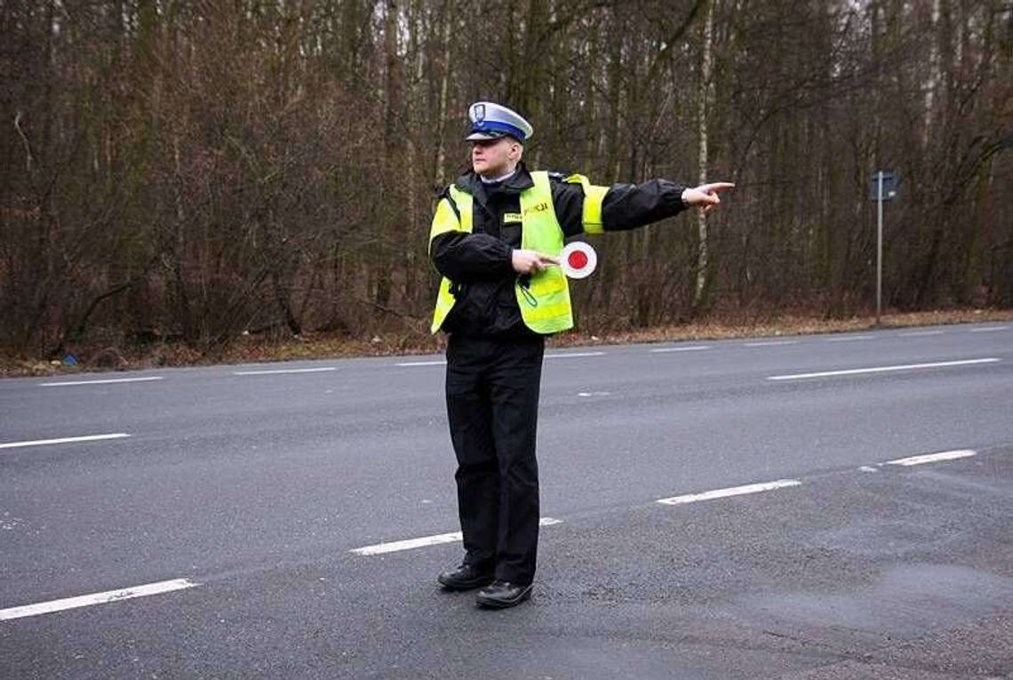 Uciekał przed policją, bo tak doradzili mu pasażerowie