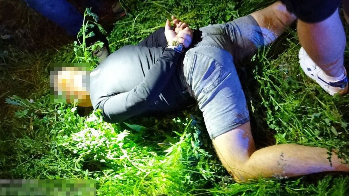 Uciekał przed policją z narkotykami. Zatrzymali go w pościgu