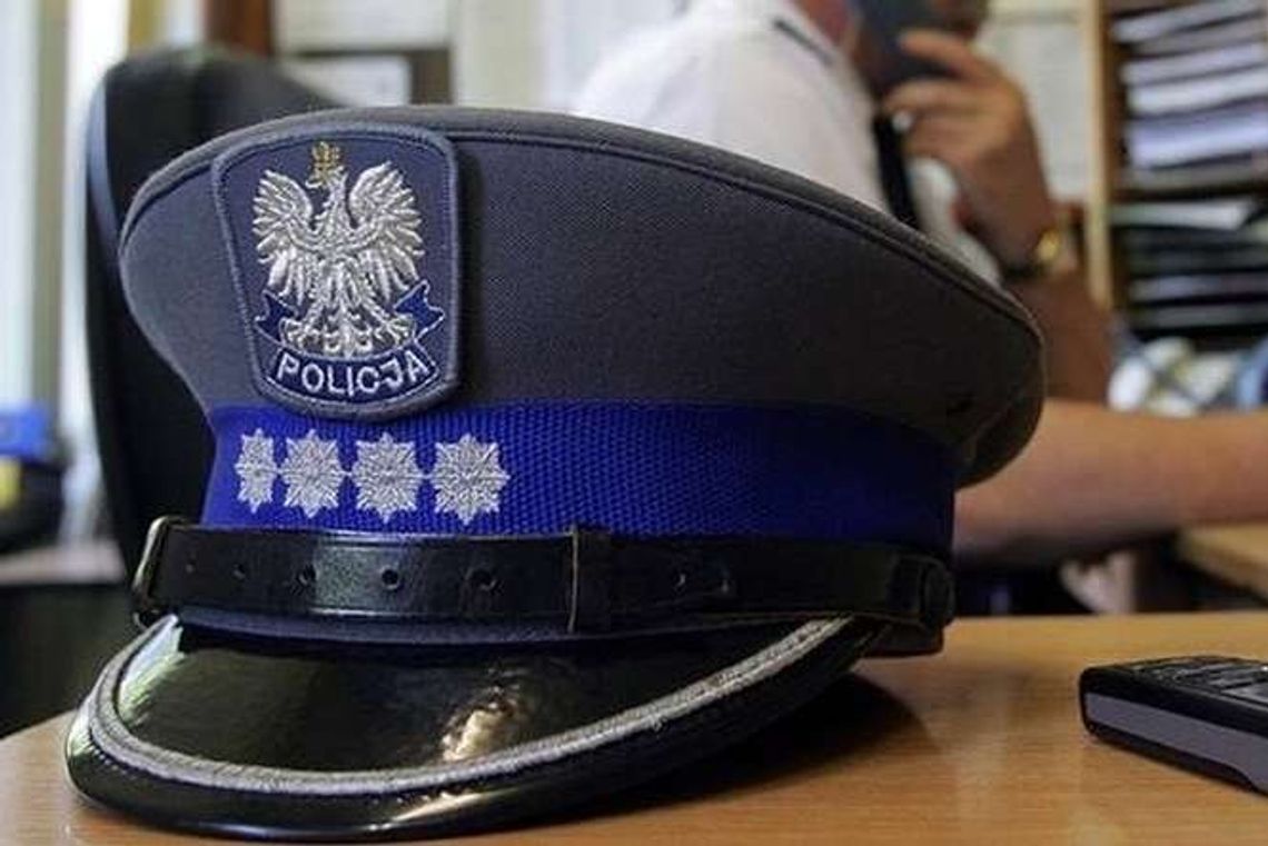 Uciekali przed policją i porzucili samochód. Potem zgłosili kradzież auta na komendzie Uciekali przed policją i porzucili samochód. Potem zgłosili kradzież auta na komendzie