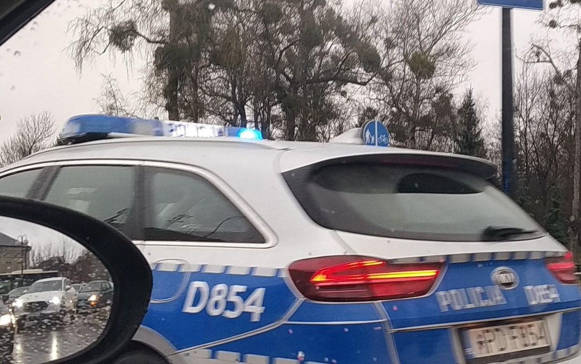 Uciekł, ale zostawił policjantom swoje dokumenty i narkotyki