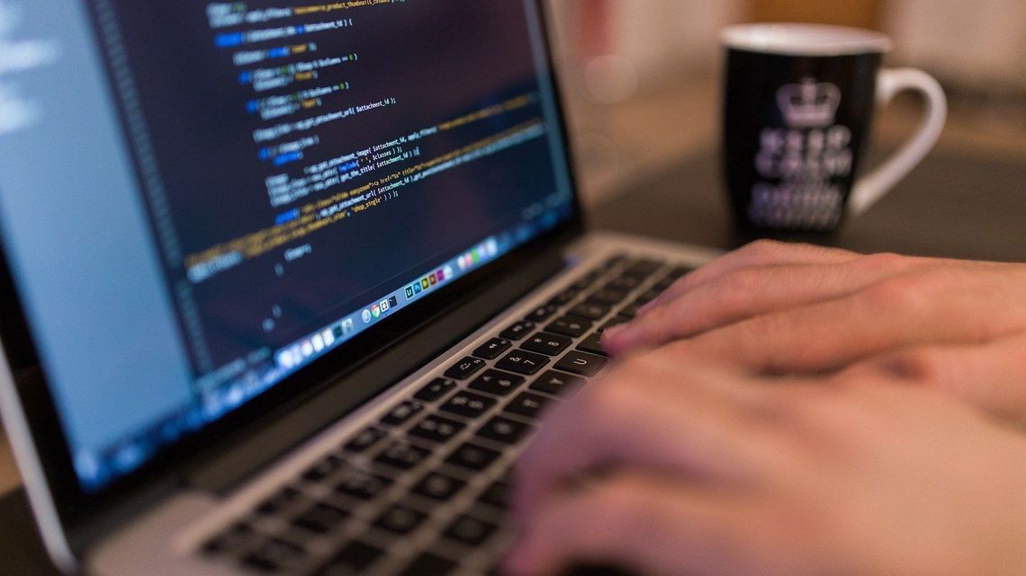 Ucz się programowania i matematyki z gigantami. Propozycja dla dzieci i młodzieży