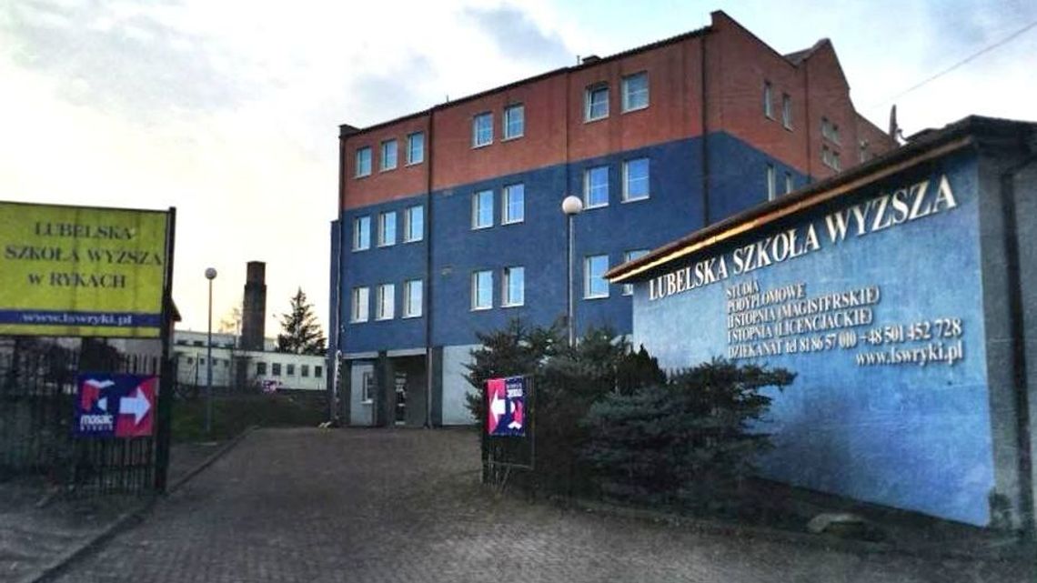 Uczelnia czeka na przelew, studenci na stypendia