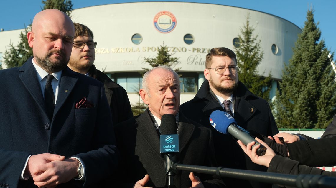 Uczelnia tylko dla zaszczepionych. Konfederacja na to: „działanie nielegalne” Uczelnia tylko dla zaszczepionych. Konfederacja na to: „działanie nielegalne”