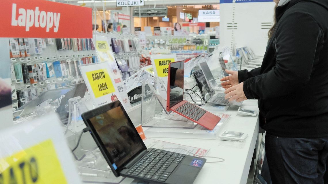 Uczniom brakuje komputerów do zdalnych lekcji? Gminy dostaną pieniądze, żeby kupić sprzęt