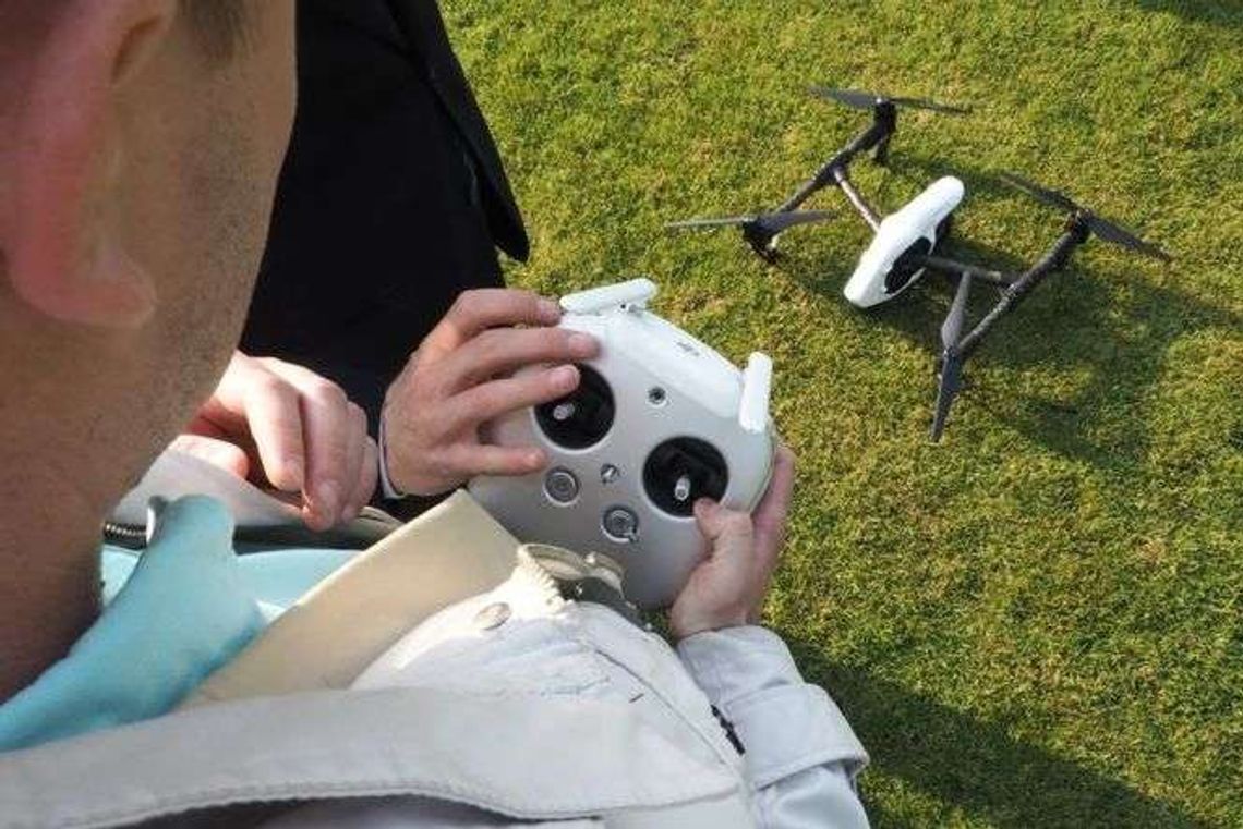 Uczniowie będą się szkolić z obsługi dronów. Powstaną też mobilne pracownie Uczniowie będą się szkolić z obsługi dronów. Powstaną też mobilne pracownie