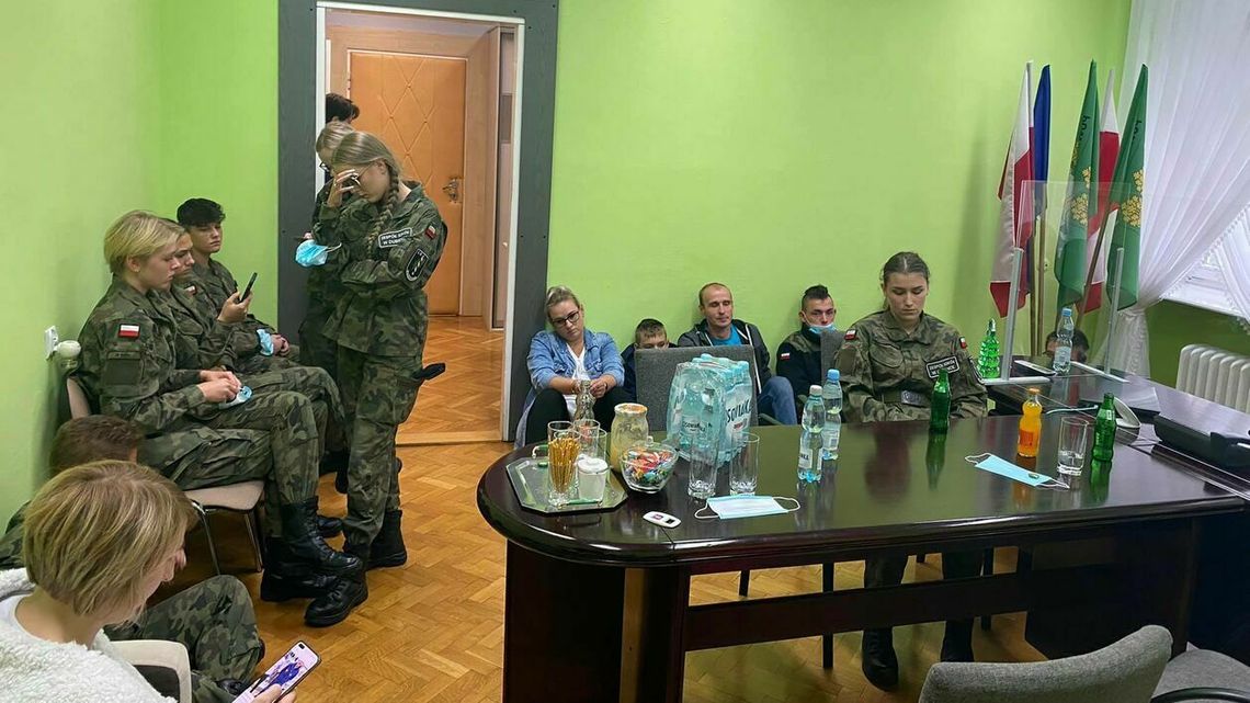 Uczniowie, ich rodzice i absolwenci wciąż walczą o liceum w Dubience. Zbierają podpisy pod petycją Uczniowie, ich rodzice i absolwenci wciąż walczą o liceum w Dubience. Zbierają podpisy pod petycją