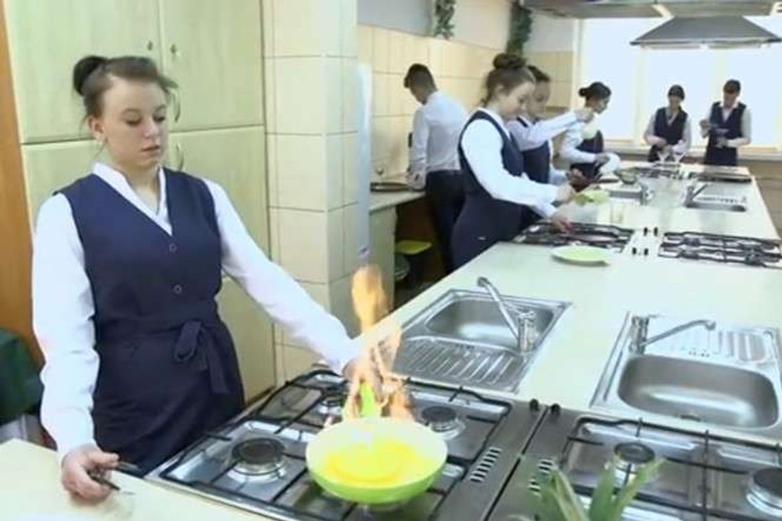 Uczniowie jak manekiny. Mannequin Challenge w ZSZO w Biłgoraju