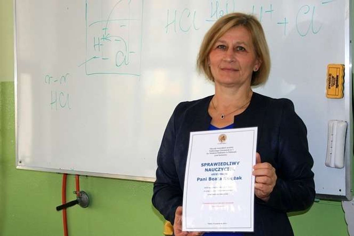 Uczniowie nagrodzili nauczycielkę. Surowa, ale sprawiedliwa