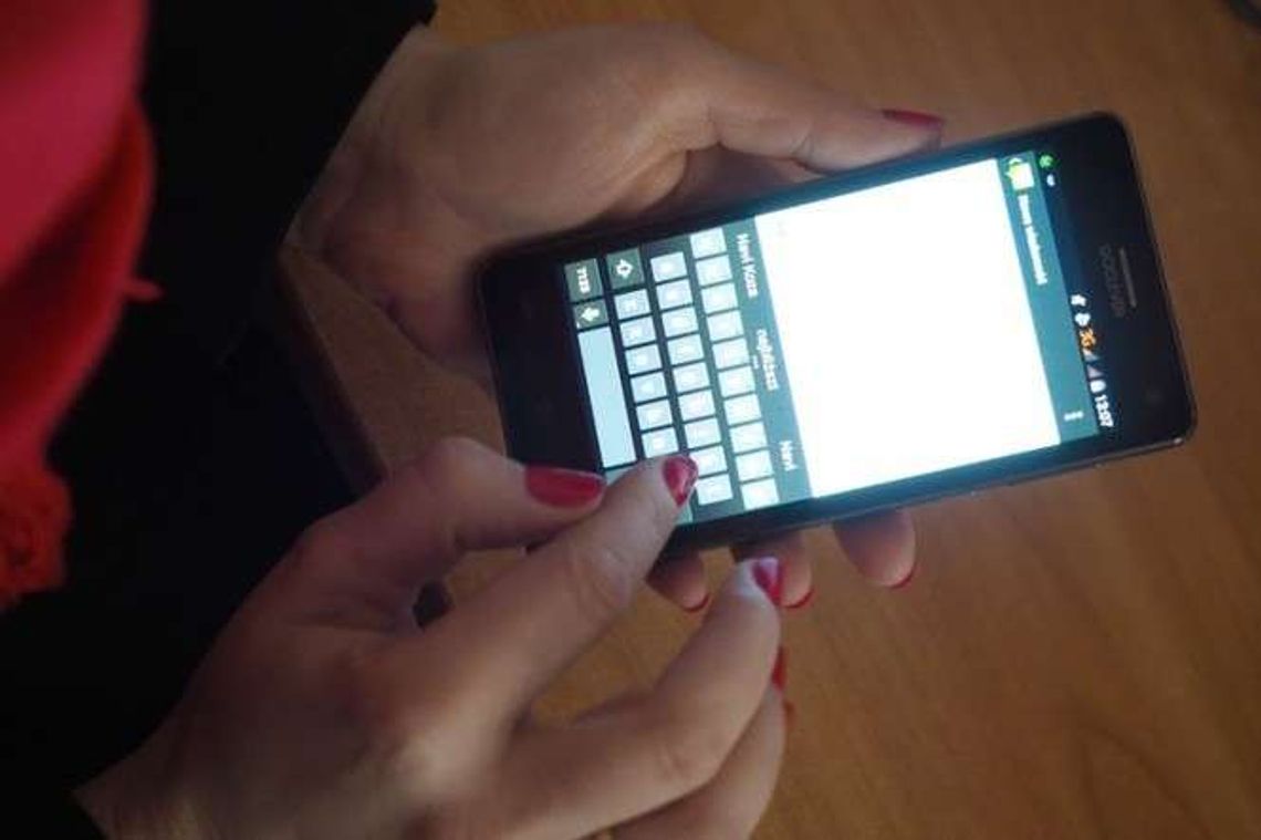 Uczniowie nie będą mogli korzystać z telefonów w szkole? Urząd dementuje