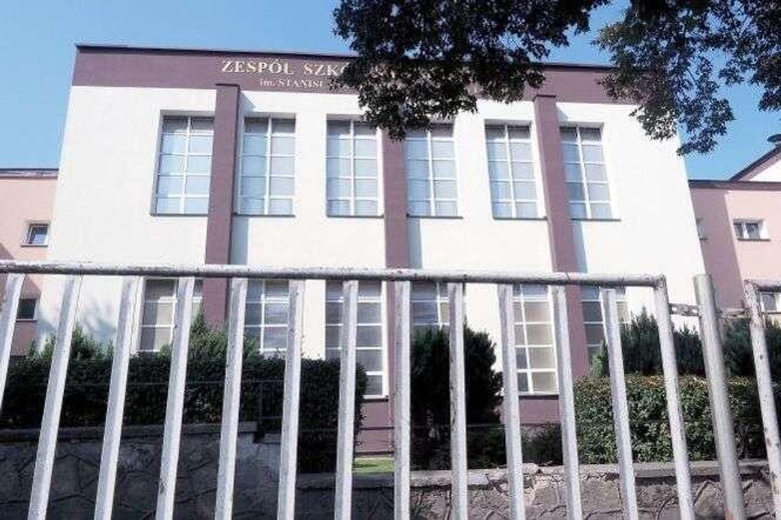 Uczniowie nie mogą wyjść ze szkoły w czasie przerwy. "Chodzi o bezpieczeństwo" Uczniowie nie mogą wyjść ze szkoły w czasie przerwy. "Chodzi o bezpieczeństwo"