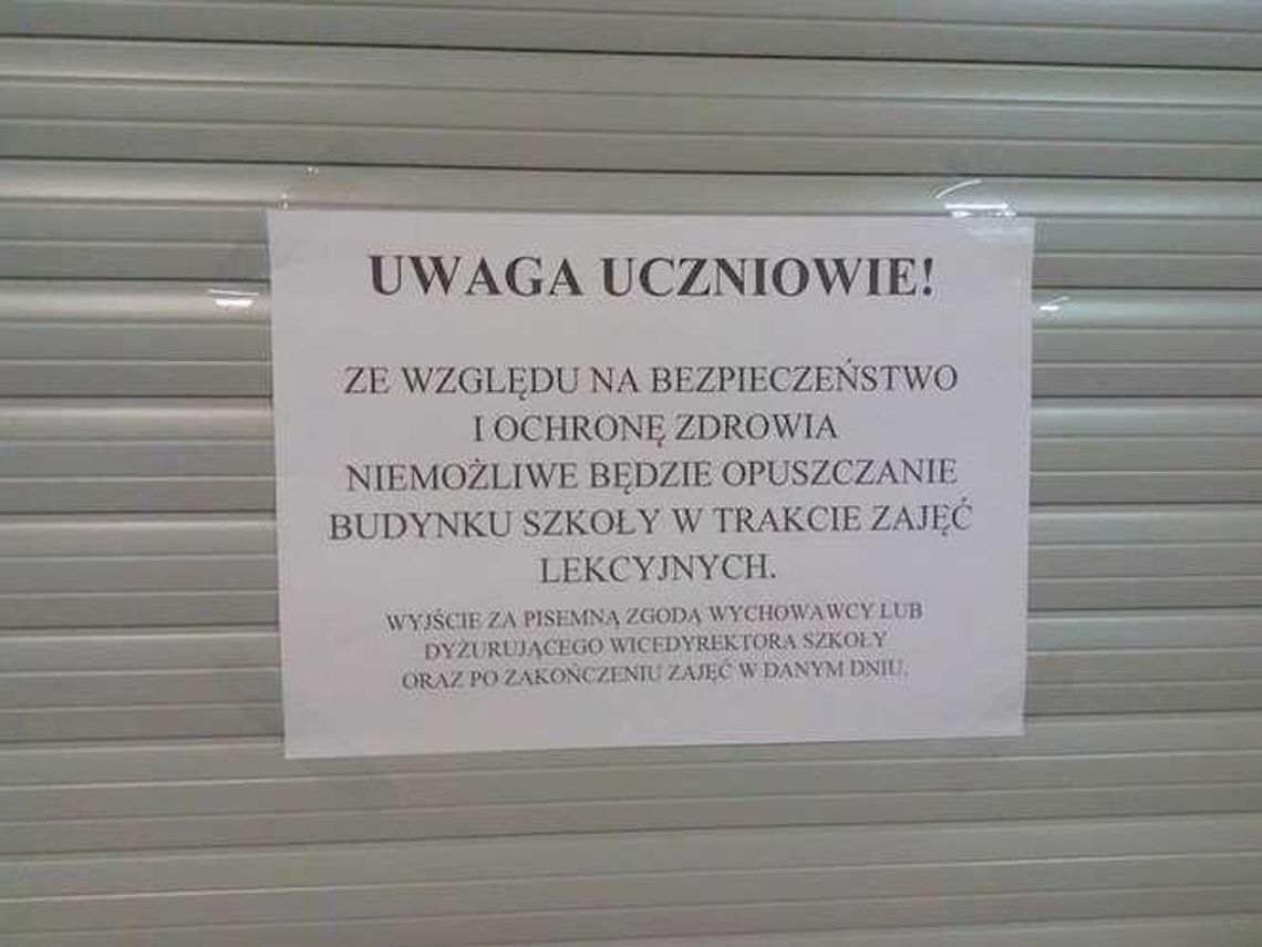 Uczniowie: Nie możemy wyjść ze szkoły. To niezgodne z naszymi prawami Uczniowie: Nie możemy wyjść ze szkoły. To niezgodne z naszymi prawami
