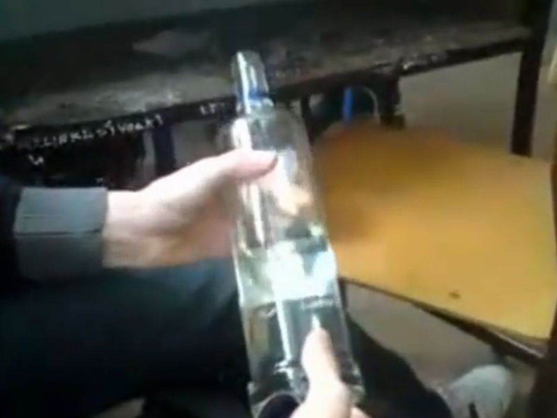 Uczniowie pili na lekcji. Szuka ich policja (wideo)