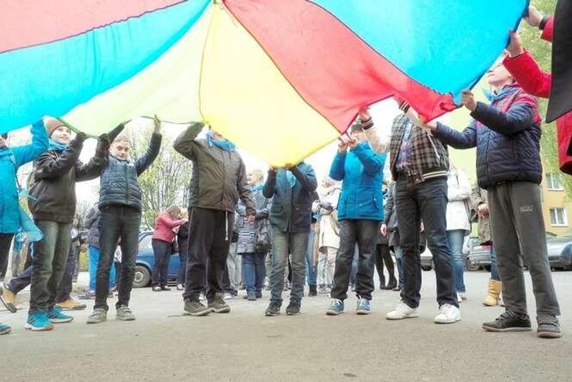 Uczniowie powiedzieli sąsiadom: Dzień dobry! Uczniowie powiedzieli sąsiadom: Dzień dobry!