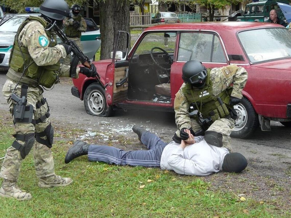 Uczniowie przechwycili terrorystów. Widowiskowe ćwiczenia w Puszczy