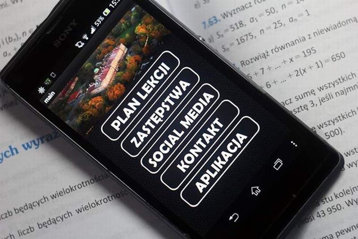 Uczniowie sami zrobili szkolną aplikację. Czarniecki mobile Uczniowie sami zrobili szkolną aplikację. Czarniecki mobile