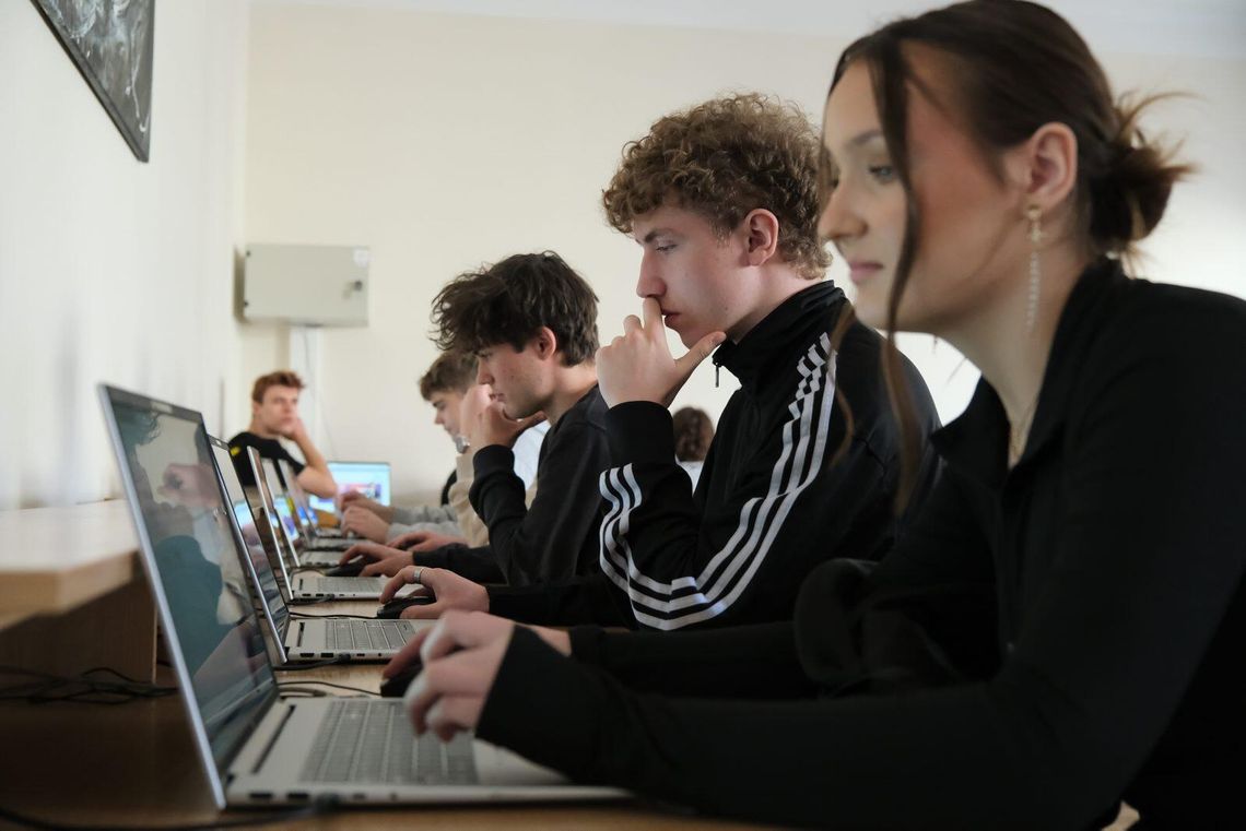 Uczniowie V LO otworzyli IT Fitness Test 2026 – największy sprawdzian kompetencji cyfrowych w Polsce