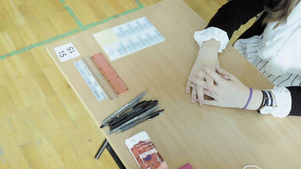 Uczniowie wracają do szkół. Na egzaminy Uczniowie wracają do szkół. Na egzaminy