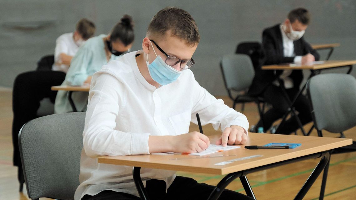 Uczniowie wrócą do szkół w kwietniu? Nauczyciele i rodzice wątpią