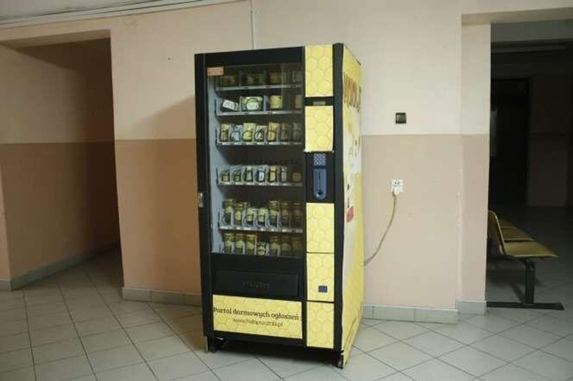 Uczniowie wymyślili miodomaty. Można kupić miód, ciasteczka i świeczki woskowe