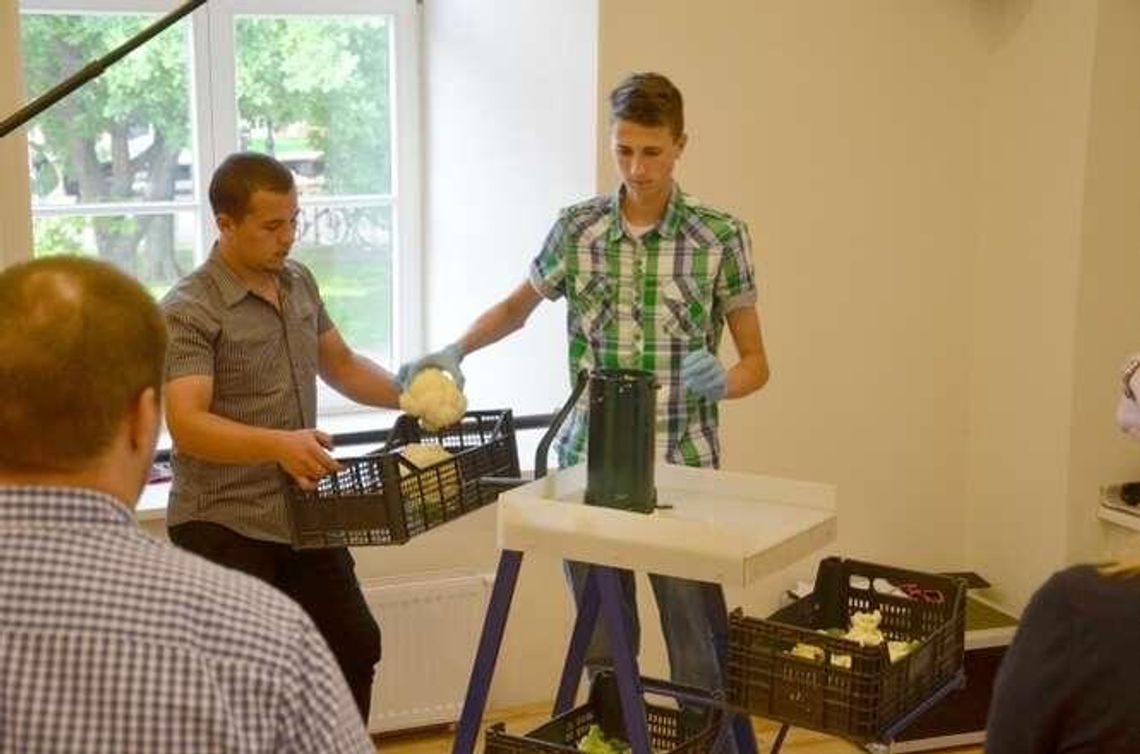 Uczniowie z rolniczymi pomysłami: Light Blouse, wycinarka do brokułu i kalafiora