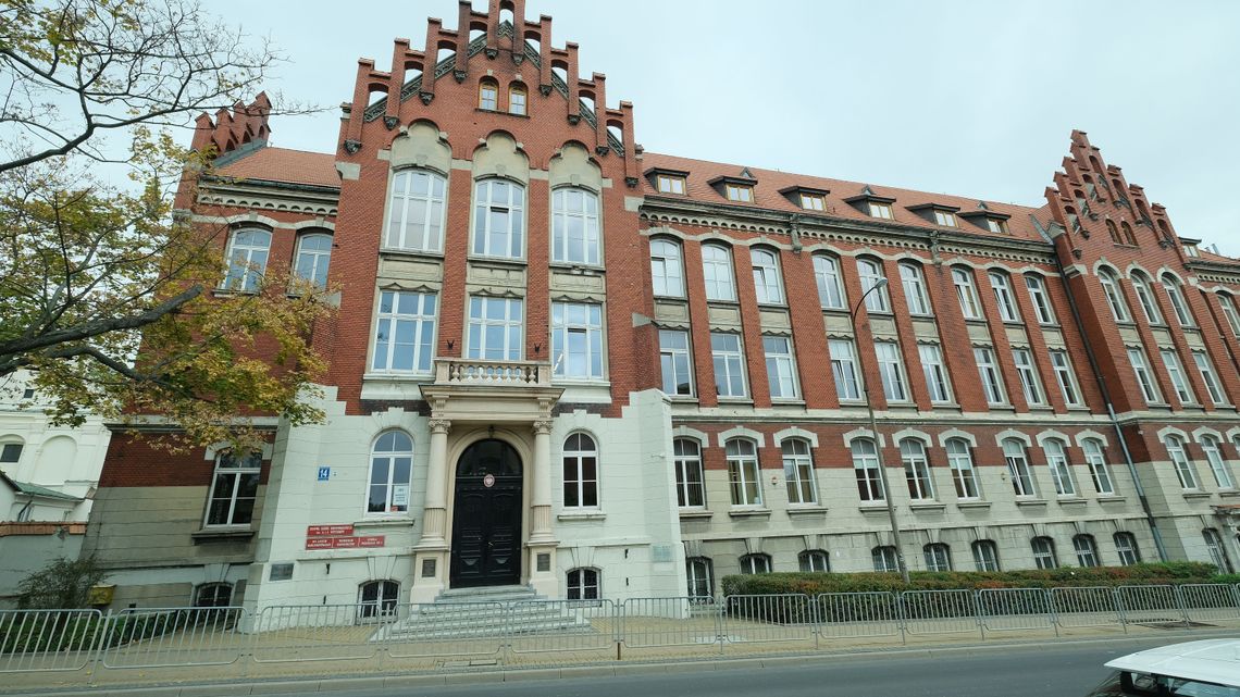 Uczniowie z ZS Vetterów są niezadowoleni z przeprowadzki. Porozrzucano ich po całym mieście