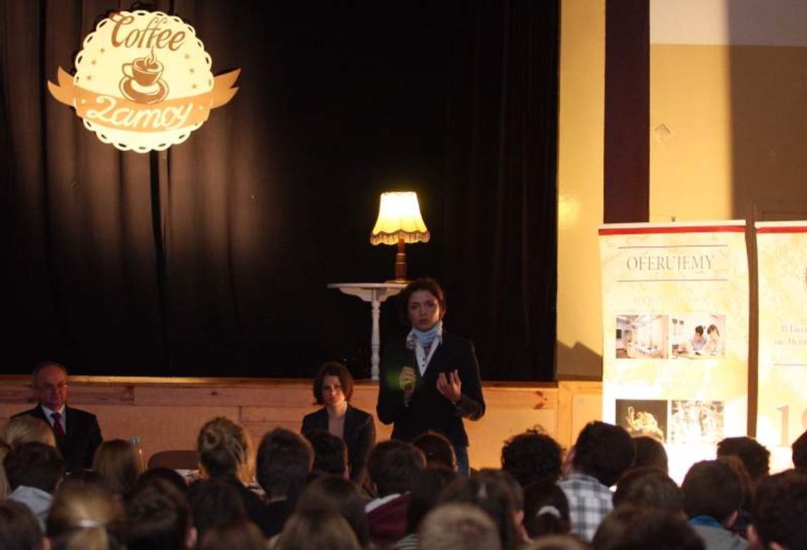 Uczniowie 'Zamoya' przepytali posłankę Muchę (zdjęcia)