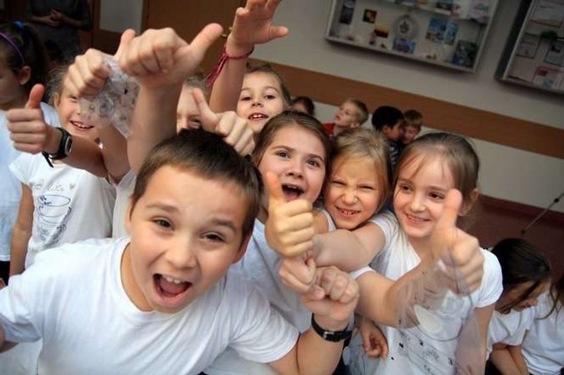 Uczniowie ze SP nr 21 w Lublinie wzięli udział w próbie bicia rekordu (zdjęcia)