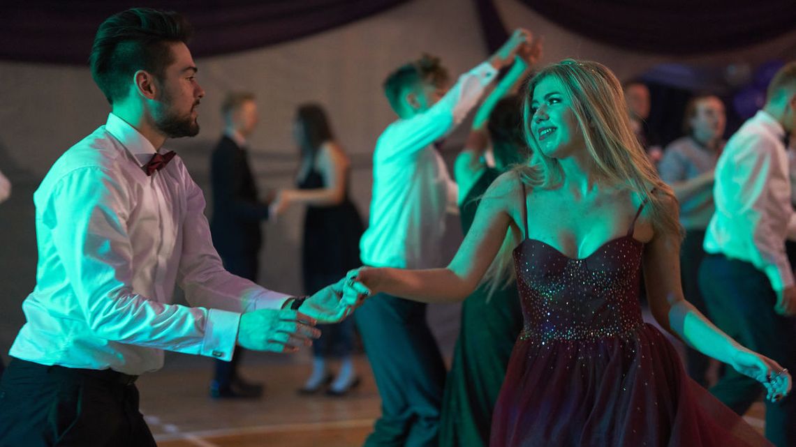 Uczniowie ZSO nr 1 w Puławach bawili się na studniówce w swojej szkole [zdjęcia]