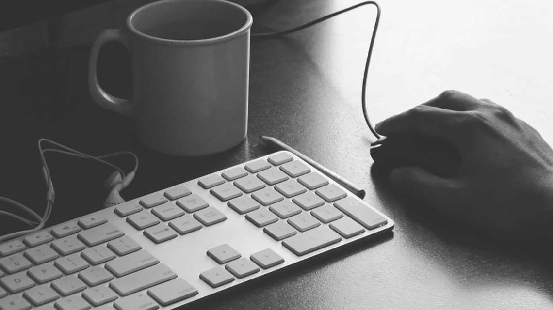 Udawał szkockiego żołnierza, który zbiera pieniądze na córkę. Kobieta dała się nabrać