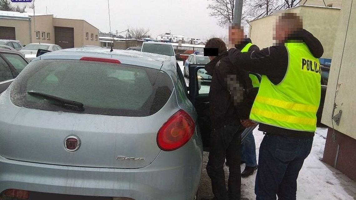 Uderzył psem o betonową podłogę. Policjantom powiedział, że ktoś potrącił zwierzę Uderzył psem o betonową podłogę. Policjantom powiedział, że ktoś potrącił zwierzę