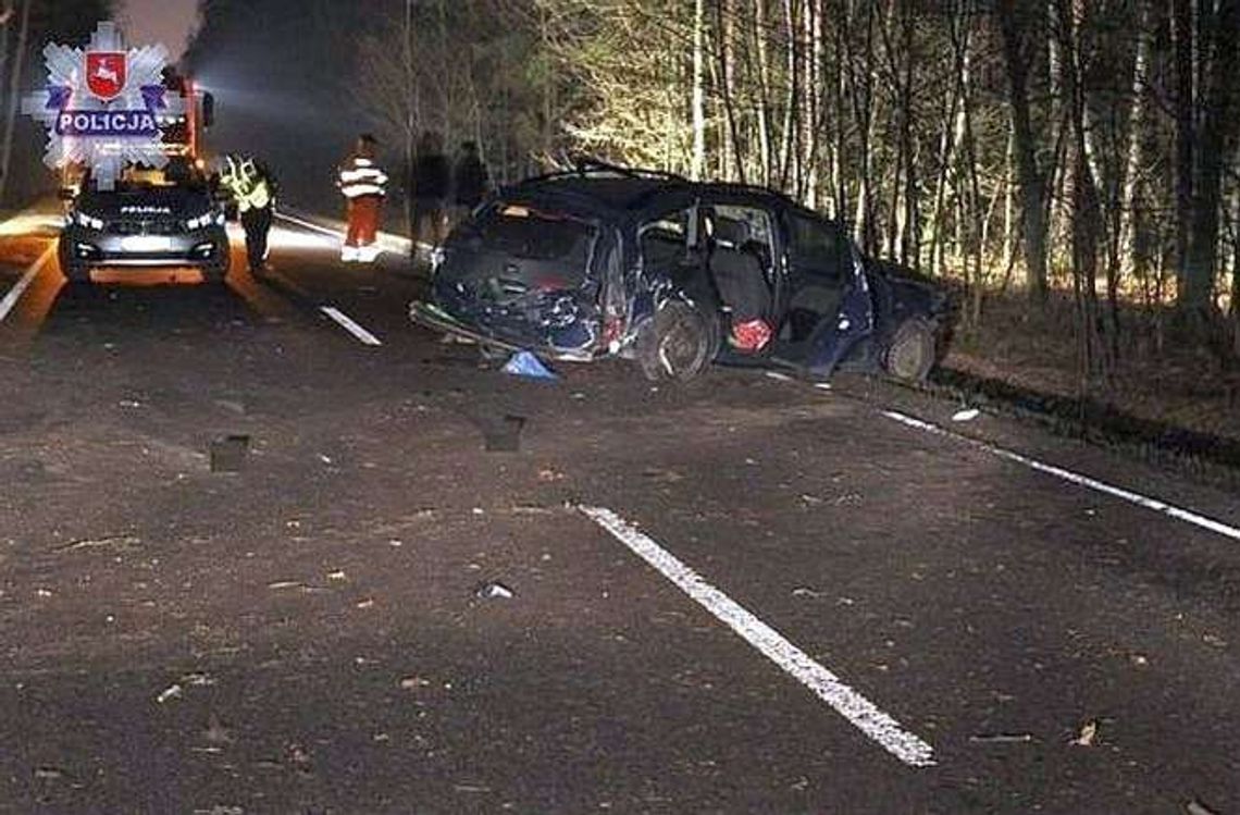 Uderzyła fordem w drzewo. 31-latka ranna