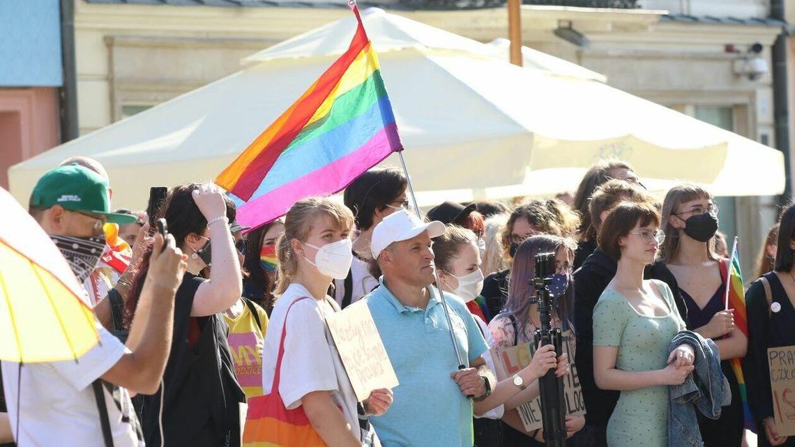 UE na ostro w sprawie LGBT i 10 mld zł. Pisze do lubelskiego marszałka