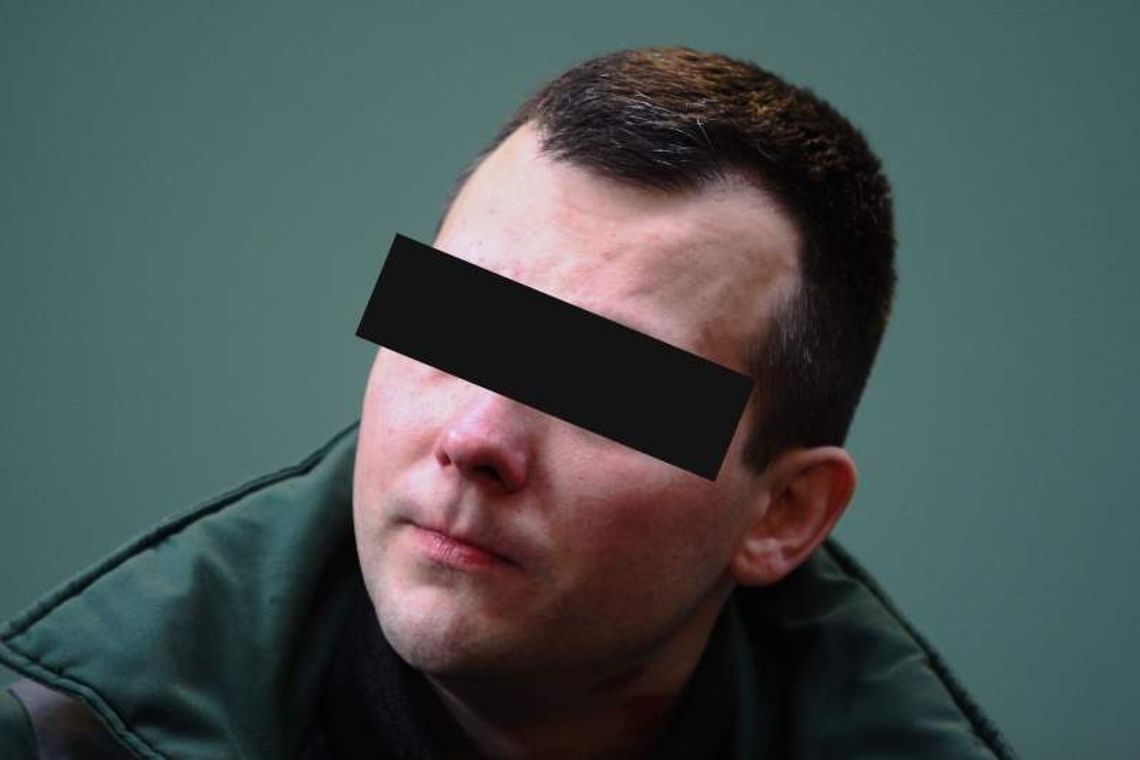 Ugodził nożem 3-letniego syna. Dzisiaj płakał w sądzie