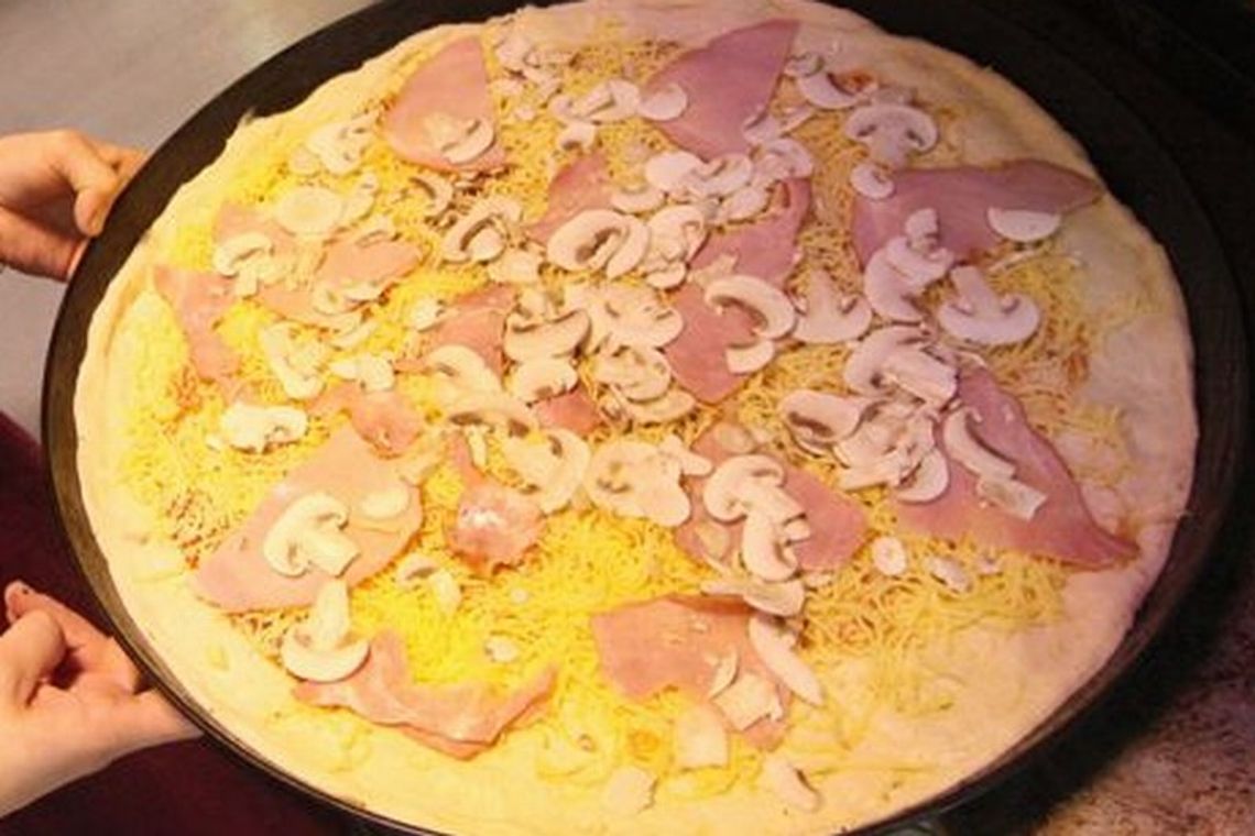 Układ nastolatek. Pizza za sprzedaż kradzionych kosmetyków