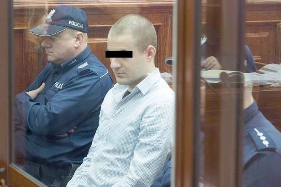 Układał dla swojej dziewczyny kwiaty. Potem zamordował. Ma zapłacić 100 tys. zł