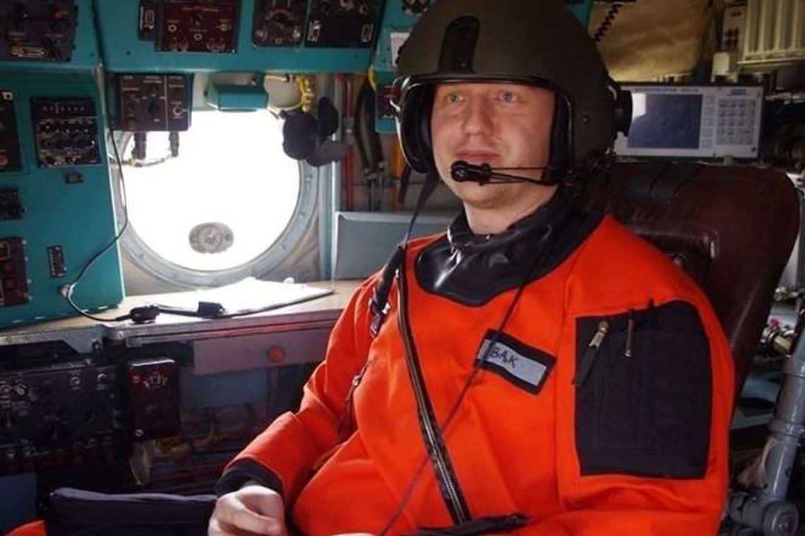 Ukończył "Szkołę Orląt" w Dęblinie, został nawigatorem samolotu AWACS