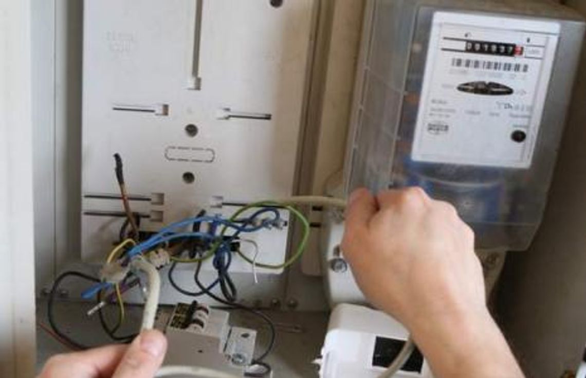 Ukradł antenę i telewizor, a u siebie w domu kradł prąd