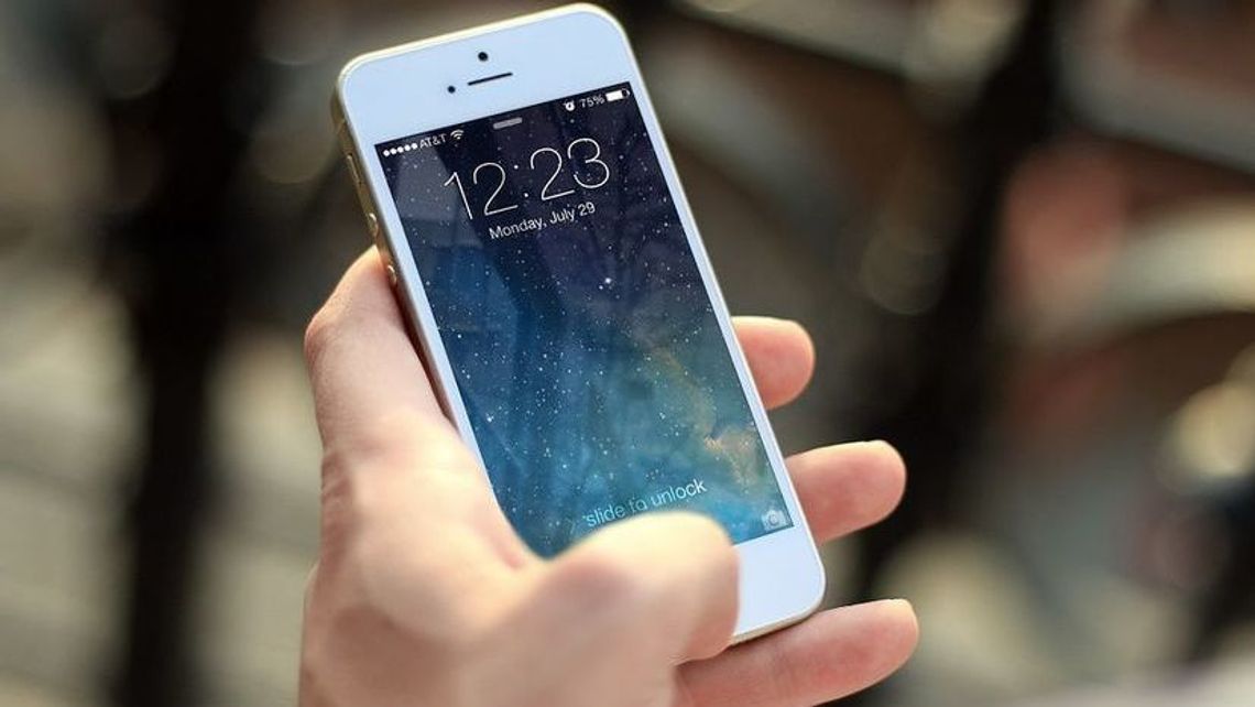 Ukradł telefon. Później oferował pomoc w odnalezieniu 