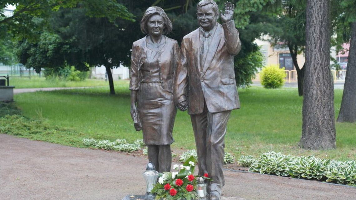 Ukradł wieniec spod pomnika. W sądzie wyjaśnił, że "kocha Jana Pawła II" Ukradł wieniec spod pomnika. W sądzie wyjaśnił, że "kocha Jana Pawła II"