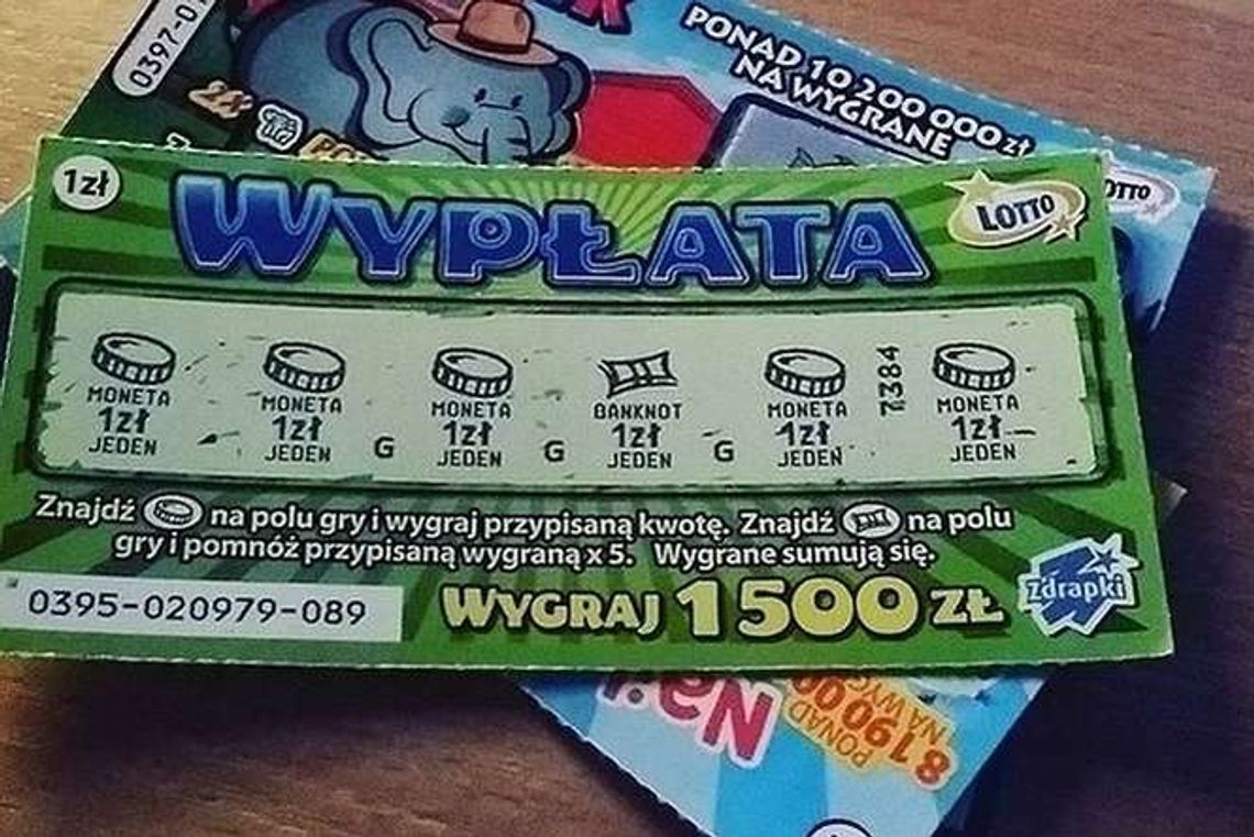 Ukradła 500 zdrapek ze sklepu. Potrzebowała pieniędzy na...