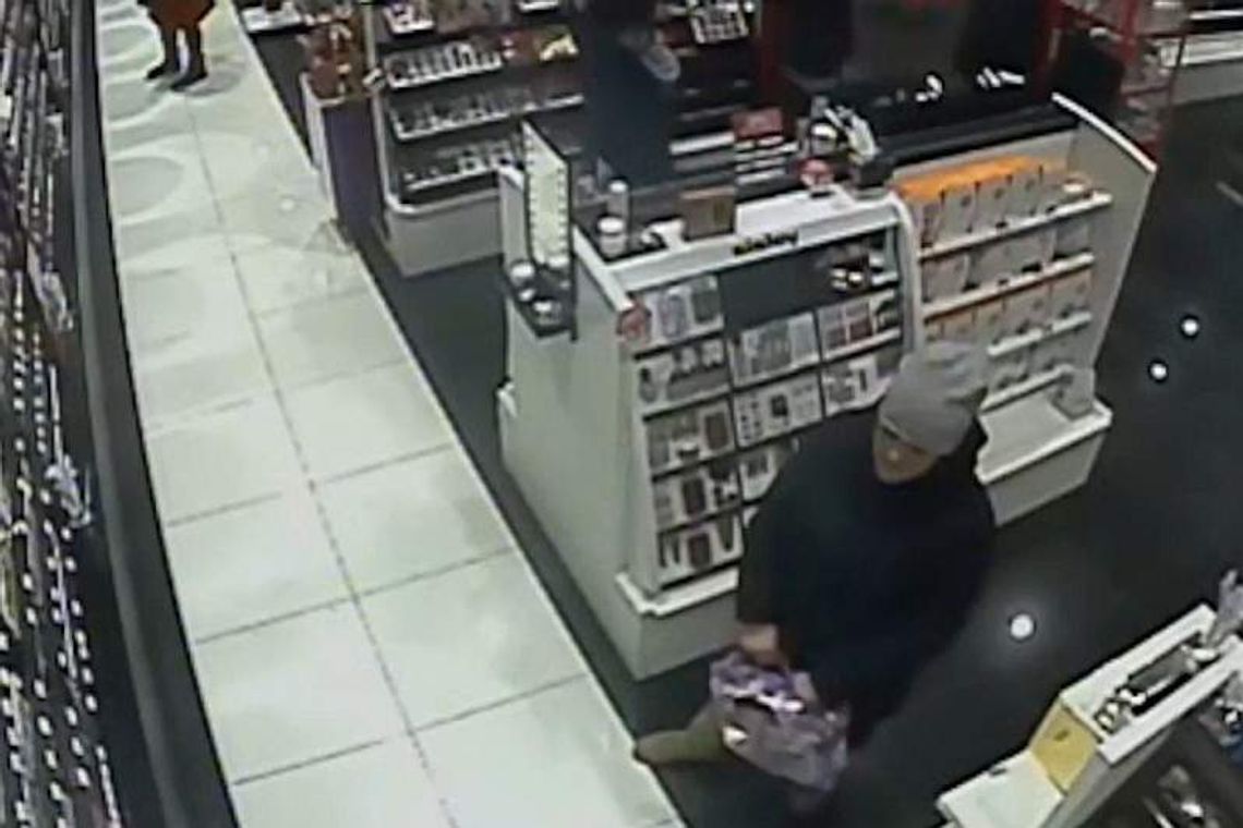 Ukradła perfumy za 1700 złotych. Wszystko zarejestrował sklepowy monitoring