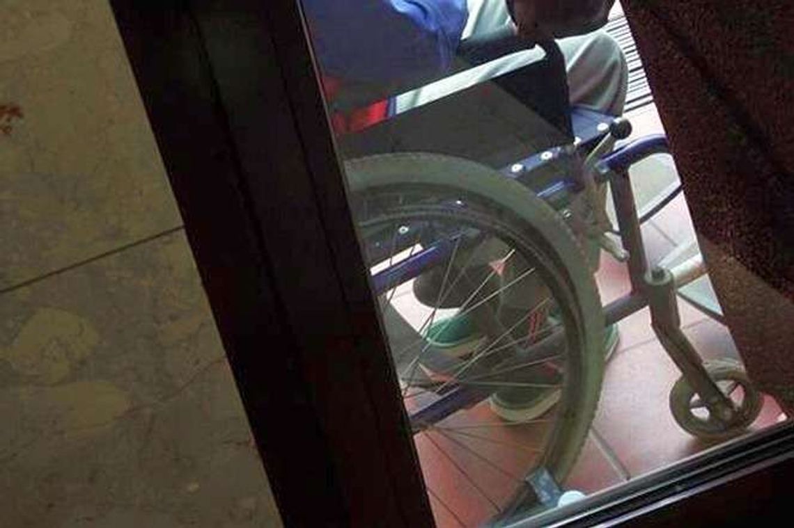 Ukradli niepełnosprawnemu wózek inwalidzki. I pobili, żeby wycofał zeznania