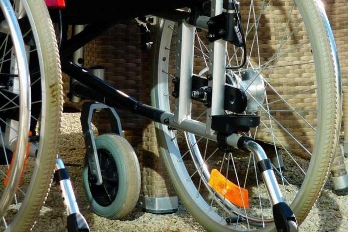 Ukradli wózek inwalidzki. Wpadli, bo pracownica szpitala rozpoznała go na zdjęciu