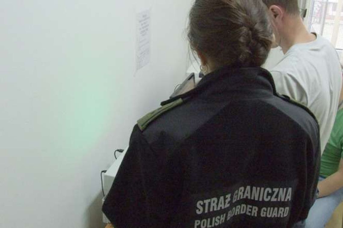 Ukraińcy odesłani do domu, pracodawca do sądu. Jak legalnie zatrudnić Ukraińca?