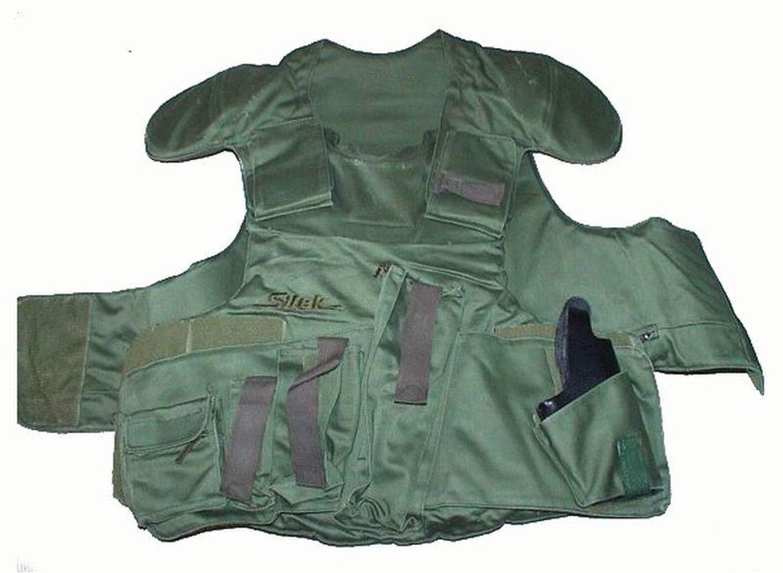 Ukrainiec chciał wywieźć z Polski kamizelki kuloodporne. Prokuratura umorzyła śledztwo