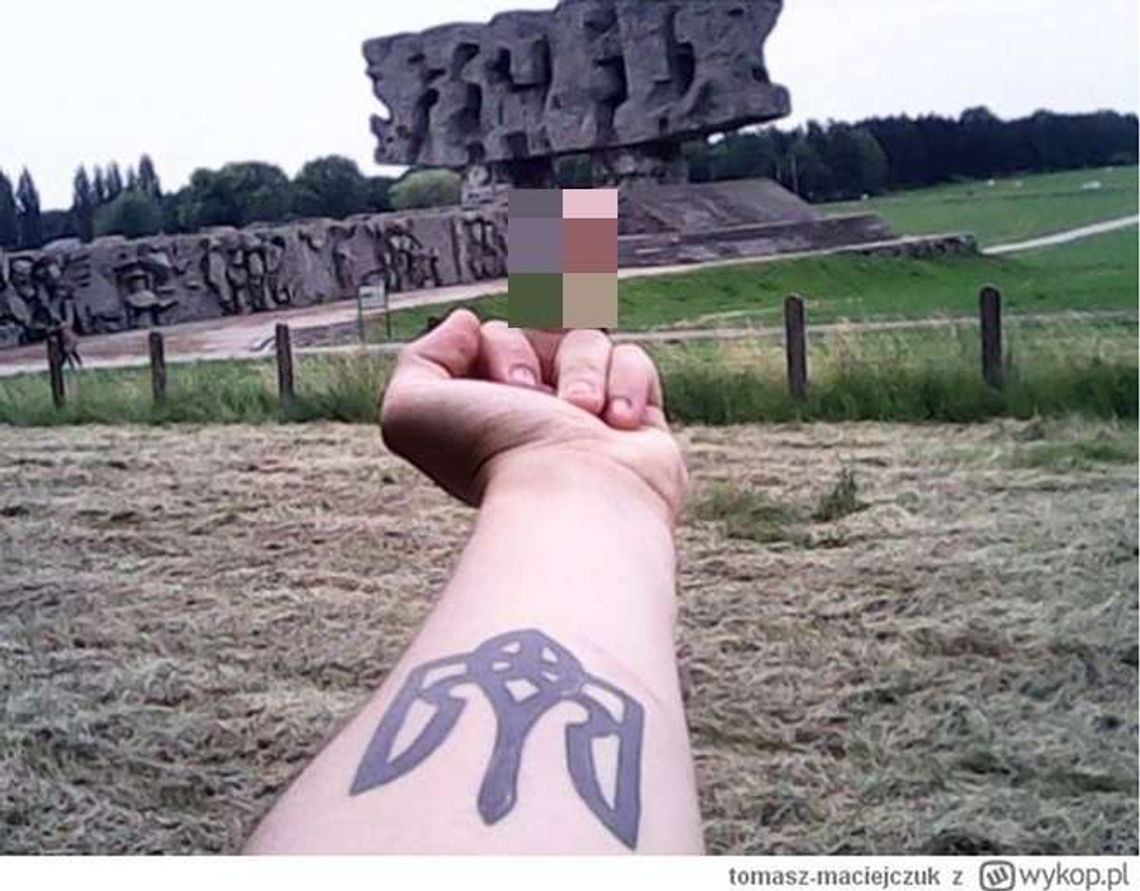 Ukrainiec wyrzucony ze szkoły za wulgarny gest na Majdanku. Przyjęto go tam warunkowo